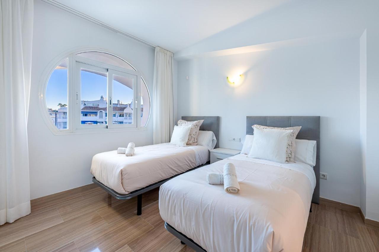 Atico Puerto Marina First Island With Sea Views And Rooftop Pool เบนัลมาเดนา ภายนอก รูปภาพ